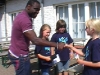 Shakehands mit Gerald Asamoah